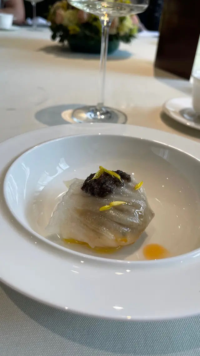 一上菜已被黑松露嘅香味深深吸引住，入面仲要有鵝肝認真不得了！必食！