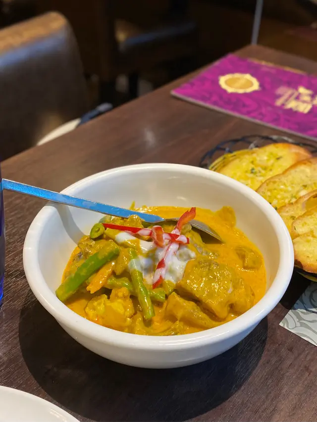 黃咖哩牛根腩