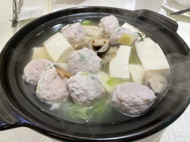 鯪魚球生菜豆腐煲