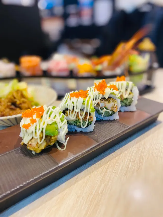 牛油果軟殼蟹卷