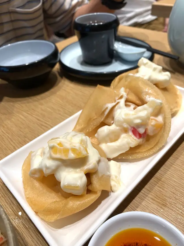 雜果沙律鮮蝦炸雲吞