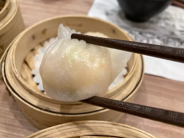 半月彎晶瑩鮮蝦餃