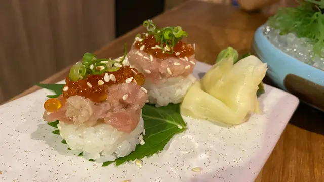 三文魚子吞拿魚腩蓉壽司