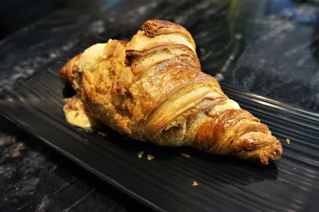 海鹽焦糖咖啡流心牛角包