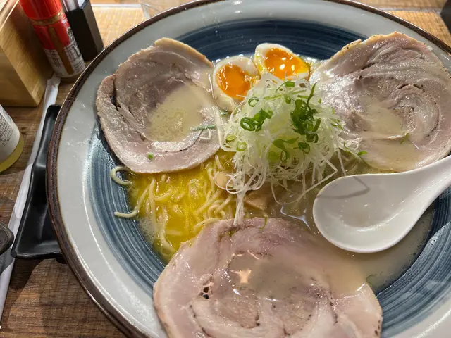 超大份  仲有三大塊叉燒