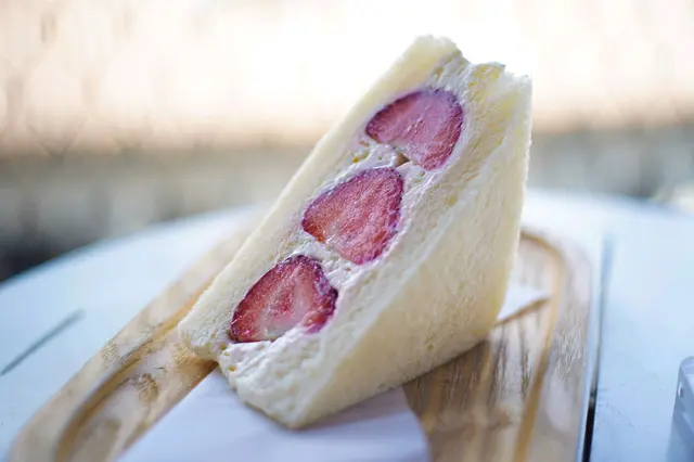 士多啤梨三文治