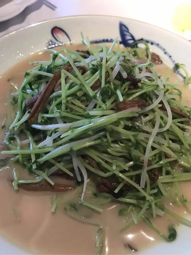茶樹菇上湯豆苗