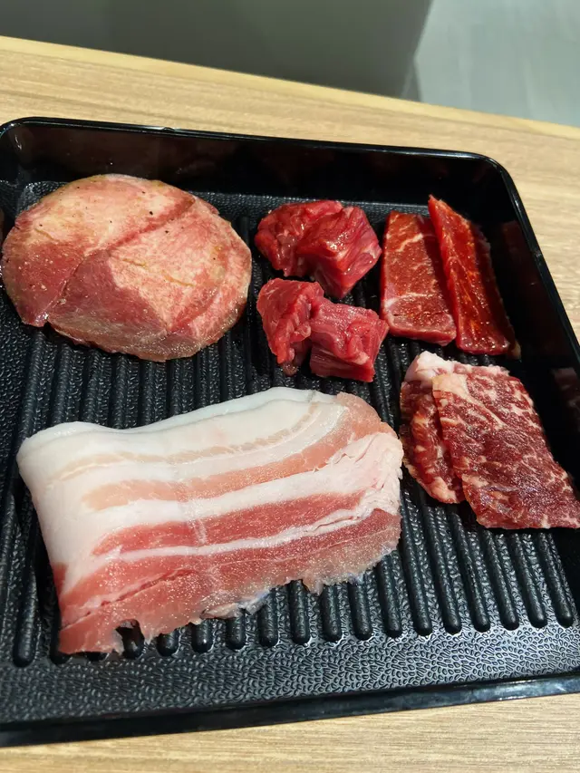 牛舌,一口牛,豬肩肉,牛小排
