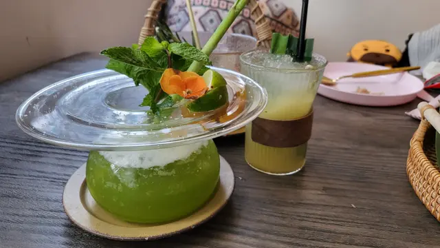 Kanchanaburi (左邊)