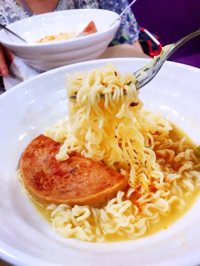 午餐肉超厚.煎蛋好味.公仔麵唔差爽身😋🤗🤗🤗