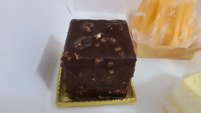 脆皮杏仁朱古力蛋糕