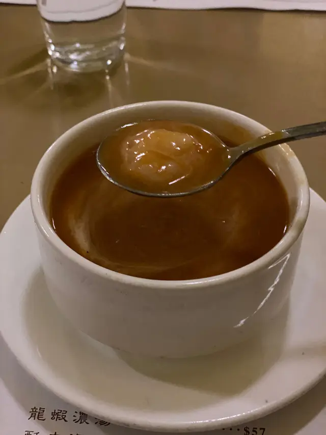 龍蝦湯有龍蝦湯既味😂 但都濃既,個人認為就濃左啲啲,加酥皮應該正好多❤️湯內有幾隻蝦仁🍤