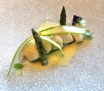Slow Cooked Scallop with Grilled Asparagus