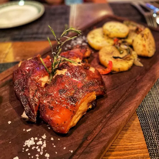 慢煮西班牙乳豬伴香草焗薯