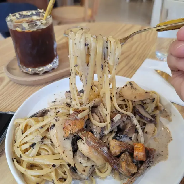 黑松露姫松茸意粉