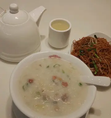 艇仔粥、炒面、杞子菊花茶