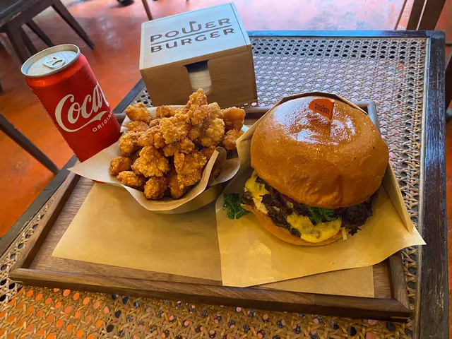 牛肉非常薄脆，雞粒外脆內軟