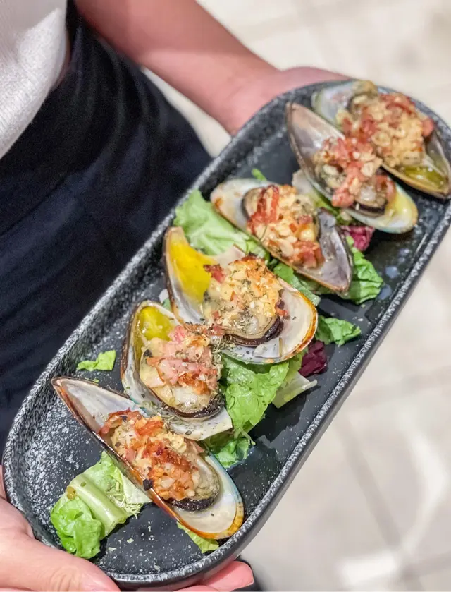 煙肉牛油焗青口