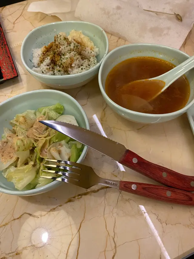 羅宋湯/自制牛極飯/沙律菜