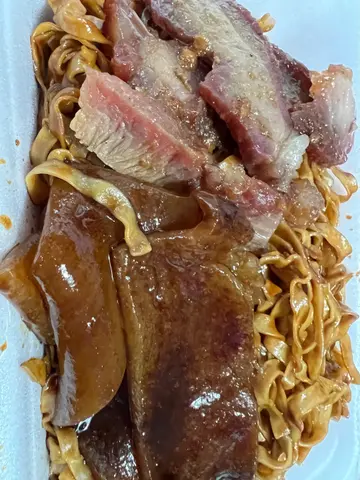 檳城炆鮮豬皮叉燒黑豉油乾撈麵