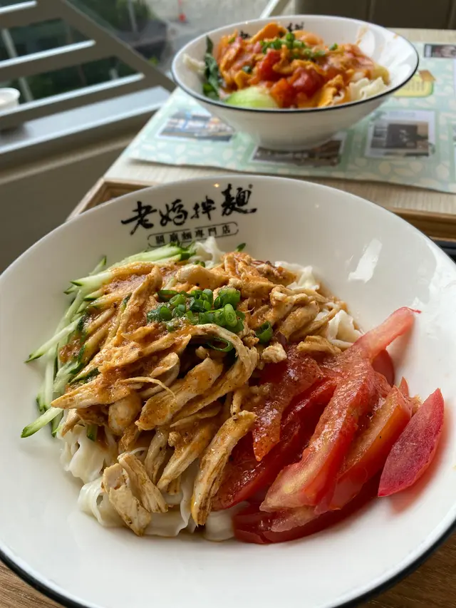 酸辣手撕雞拌麵