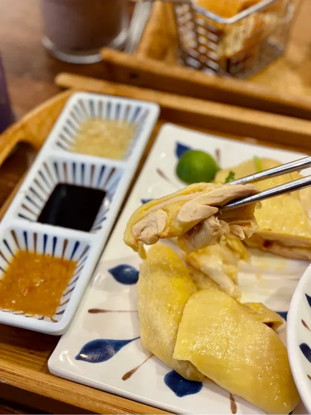 招牌海南雞飯配雞雜冬瓜湯