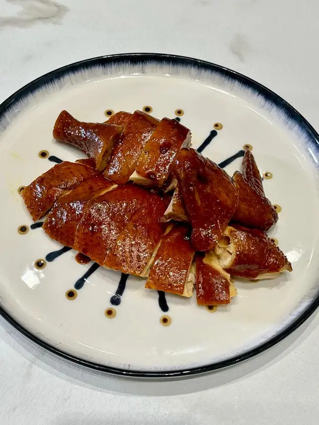 100% 眼前一亮！秘製嫩滑豉油雞＋仙氣效果！食落煙燻好突出，如果鍾意打卡影相，絕對係IG-able！
