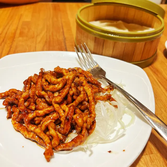 京醬肉絲配薄餅