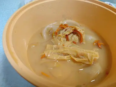 蟲草花素湯Omni新豬肉芹菜餃子米線