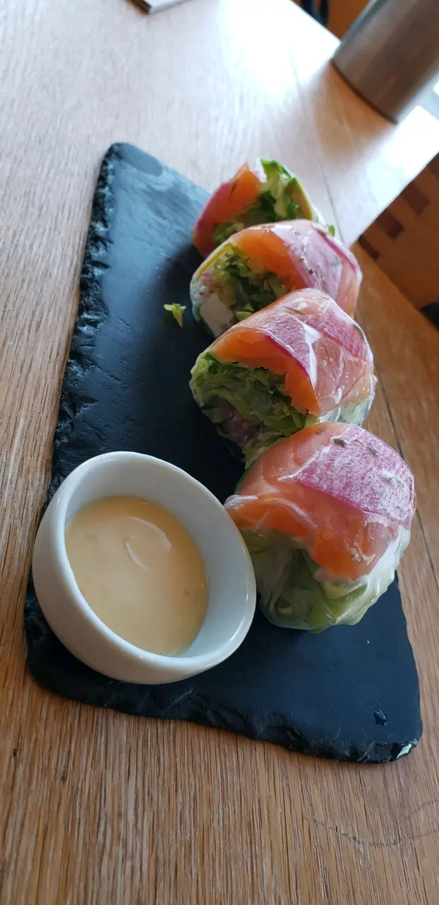 三文魚牛油果美人卷 