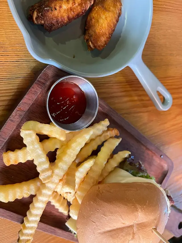 北海檸檬黑豚豬柳太陽漢堡配薯條