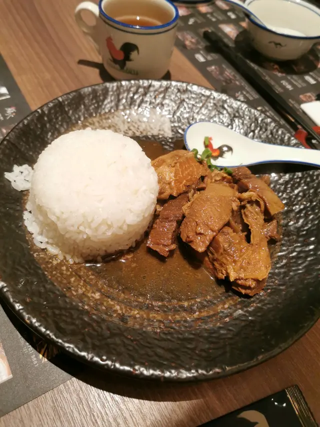 飯餐有杯豆漿送，啲飯好好味，見到粒粒分明，好似假嘅咁，食落好香🤤
牛腩都好入味