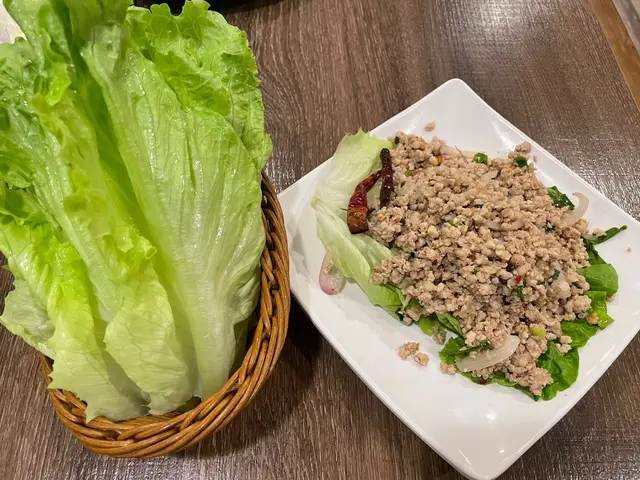 肉碎生菜包