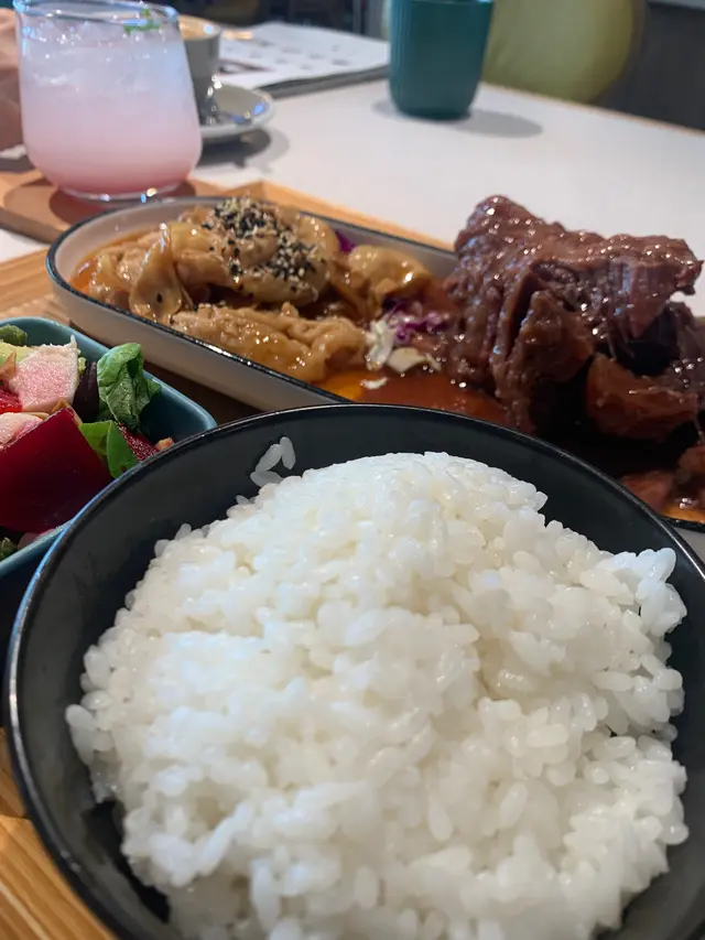 薑汁五花肉及紅酒燜牛面頰