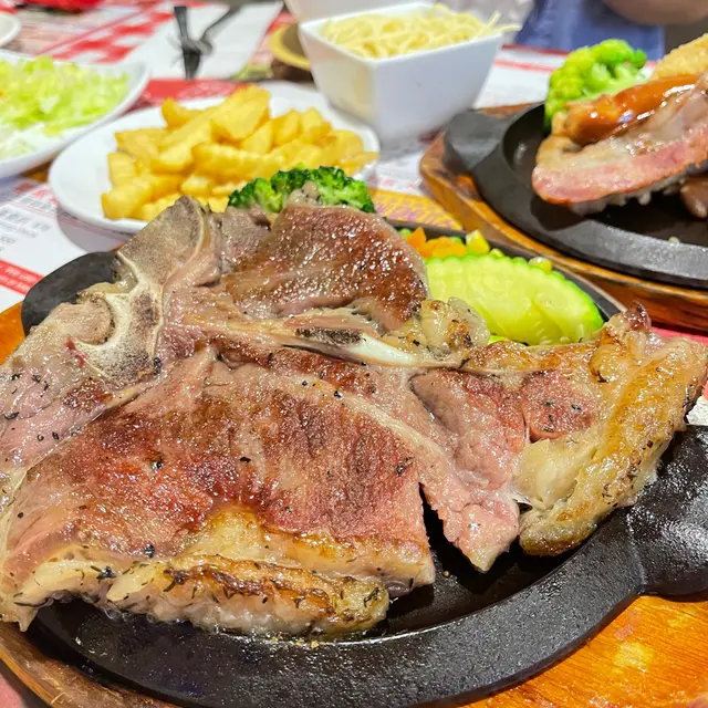 鐵板淡忌廉黑椒汁T骨牛魔王