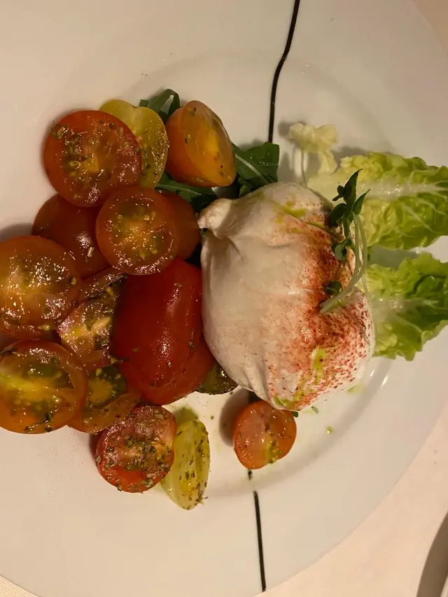 手工水牛芝士伴復古蕃茄