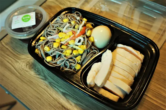 慢煮雞胸溏心蛋蕎麥麵