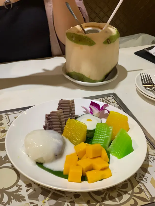 芒果糯米飯拼盤