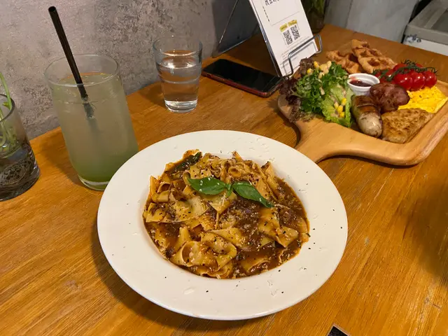 拿波里燉牛肉新鮮手工絲帶闊麵