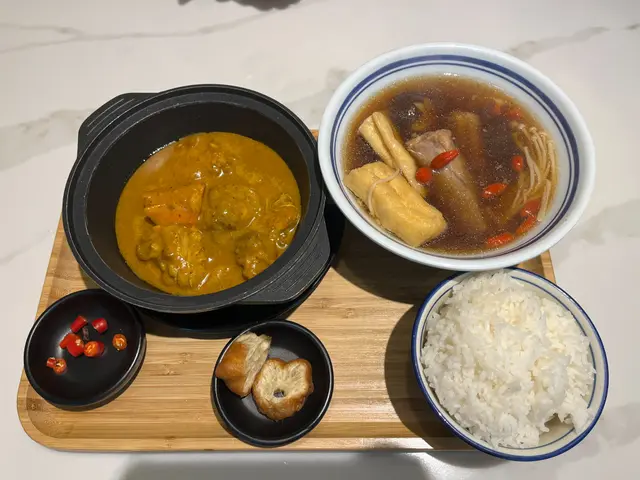 檳城椰香咖喱雞飯配肉骨茶