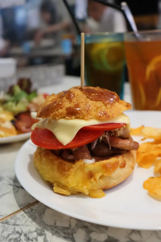 芝士雞肉菠蘿包漢堡