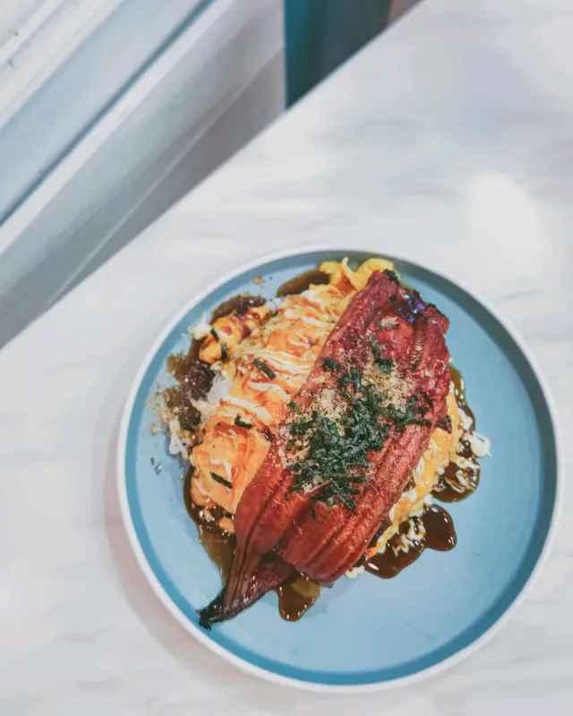 醬烤原條鰻魚滑蛋飯