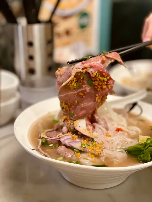 越男仔生牛湯河粉