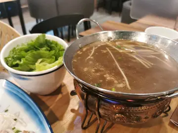 特色北越肥牛酸锅