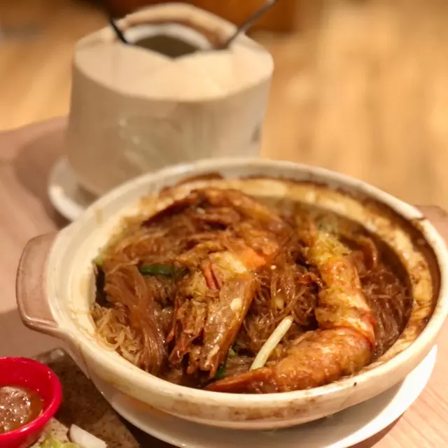 焗大頭蝦粉絲煲