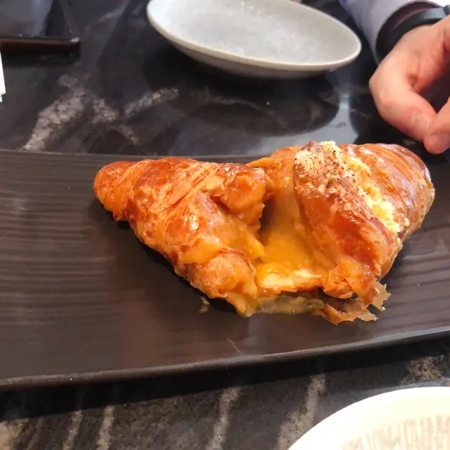 熱辣辣,濃味,牛角包好脆口