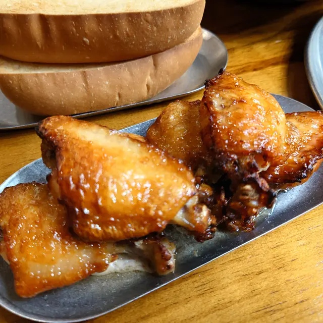 一支骨好方便可以一啖一件
蒜味同蜜糖配搭出甜咸感平衡好滋味