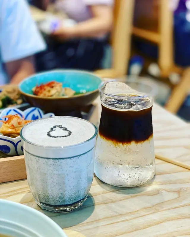 雞蛋花接骨木花檸檬tonic、黑芝麻拿鐵