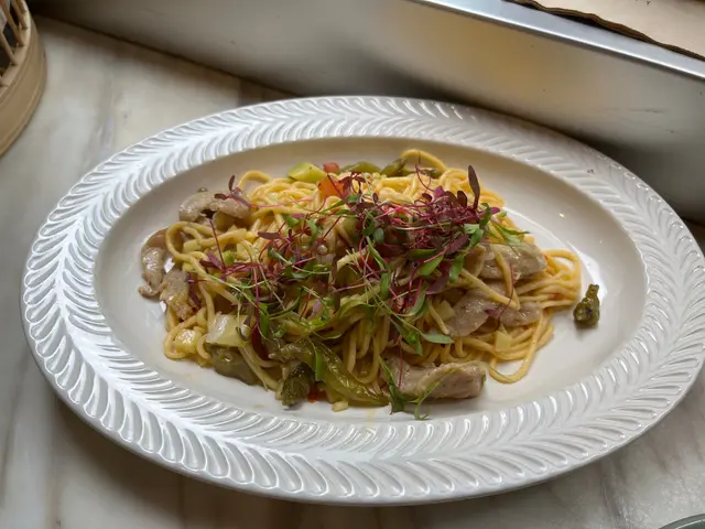 日本雞油泡椒香蒜鮑汁炒黑豚肉手工意大利粉