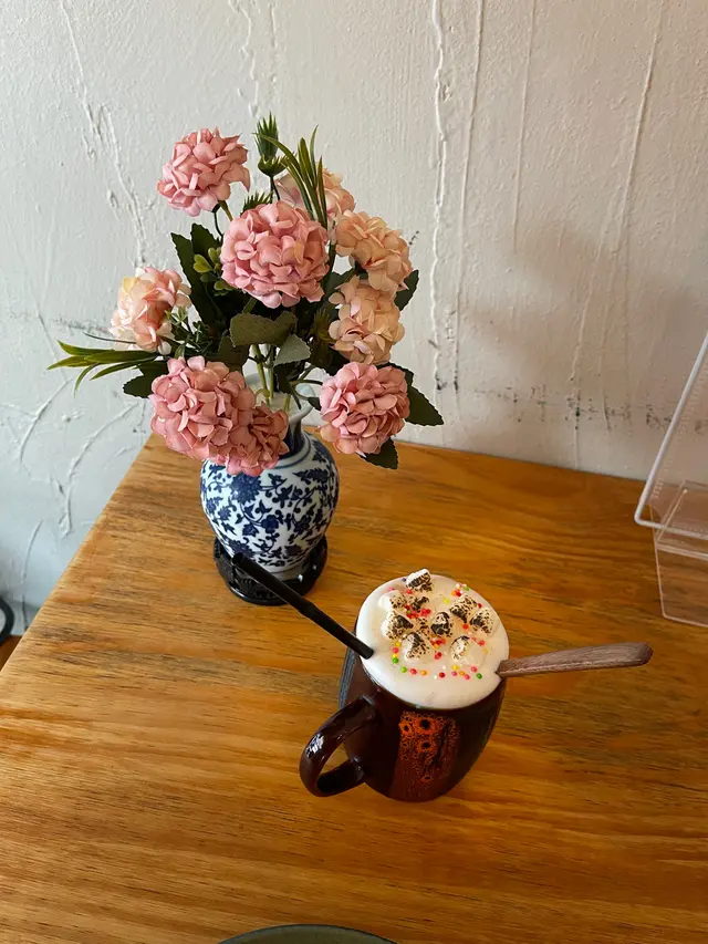 水蜜桃荔枝茶& 炭燒榛子朱古力